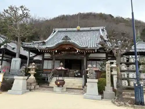 神咒寺の{uncategorized: "未分類", other: "その他", undefined: "問題あり", building: "その他建物", grave: "お墓", sacred_gate: "鳥居", guardian: "狛犬", statue: "像", buddha: "仏像", history: "歴史", nature: "自然", garden: "庭園", animal: "動物", pagoda: "塔", temizu: "手水舎", mountain_gate: "山門・神門", sanctuary: "本殿・本堂", subordinate: "末社・摂社", art: "芸術", scenery: "景色", jizo: "地蔵", ema: "絵馬", goshuin: "御朱印", omikuji: "おみくじ", items: "授与品その他", amulet: "お守り", goshuincho: "御朱印帳", eats: "食事", festival: "お祭り", votive_dance: "神楽", shichigosan: "七五三参", wedding: "結婚式", experience: "体験その他", initially: "初詣", around: "周辺", anti_infection: "感染症対策"}