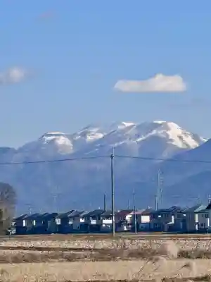 豊満神社の{uncategorized: "未分類", other: "その他", undefined: "問題あり", building: "その他建物", grave: "お墓", sacred_gate: "鳥居", guardian: "狛犬", statue: "像", buddha: "仏像", history: "歴史", nature: "自然", garden: "庭園", animal: "動物", pagoda: "塔", temizu: "手水舎", mountain_gate: "山門・神門", sanctuary: "本殿・本堂", subordinate: "末社・摂社", art: "芸術", scenery: "景色", jizo: "地蔵", ema: "絵馬", goshuin: "御朱印", omikuji: "おみくじ", items: "授与品その他", amulet: "お守り", goshuincho: "御朱印帳", eats: "食事", festival: "お祭り", votive_dance: "神楽", shichigosan: "七五三参", wedding: "結婚式", experience: "体験その他", initially: "初詣", around: "周辺", anti_infection: "感染症対策"}