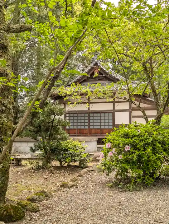 雄山神社峰本社の{uncategorized: "未分類", other: "その他", undefined: "問題あり", building: "その他建物", grave: "お墓", sacred_gate: "鳥居", guardian: "狛犬", statue: "像", buddha: "仏像", history: "歴史", nature: "自然", garden: "庭園", animal: "動物", pagoda: "塔", temizu: "手水舎", mountain_gate: "山門・神門", sanctuary: "本殿・本堂", subordinate: "末社・摂社", art: "芸術", scenery: "景色", jizo: "地蔵", ema: "絵馬", goshuin: "御朱印", omikuji: "おみくじ", items: "授与品その他", amulet: "お守り", goshuincho: "御朱印帳", eats: "食事", festival: "お祭り", votive_dance: "神楽", shichigosan: "七五三参", wedding: "結婚式", experience: "体験その他", initially: "初詣", around: "周辺", anti_infection: "感染症対策"}