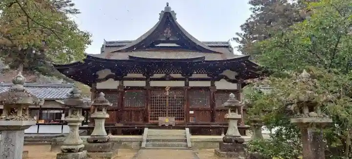 吉香神社の{uncategorized: "未分類", other: "その他", undefined: "問題あり", building: "その他建物", grave: "お墓", sacred_gate: "鳥居", guardian: "狛犬", statue: "像", buddha: "仏像", history: "歴史", nature: "自然", garden: "庭園", animal: "動物", pagoda: "塔", temizu: "手水舎", mountain_gate: "山門・神門", sanctuary: "本殿・本堂", subordinate: "末社・摂社", art: "芸術", scenery: "景色", jizo: "地蔵", ema: "絵馬", goshuin: "御朱印", omikuji: "おみくじ", items: "授与品その他", amulet: "お守り", goshuincho: "御朱印帳", eats: "食事", festival: "お祭り", votive_dance: "神楽", shichigosan: "七五三参", wedding: "結婚式", experience: "体験その他", initially: "初詣", around: "周辺", anti_infection: "感染症対策"}