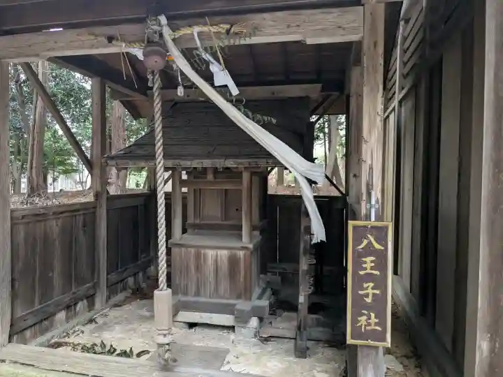 布施神社の{uncategorized: "未分類", other: "その他", undefined: "問題あり", building: "その他建物", grave: "お墓", sacred_gate: "鳥居", guardian: "狛犬", statue: "像", buddha: "仏像", history: "歴史", nature: "自然", garden: "庭園", animal: "動物", pagoda: "塔", temizu: "手水舎", mountain_gate: "山門・神門", sanctuary: "本殿・本堂", subordinate: "末社・摂社", art: "芸術", scenery: "景色", jizo: "地蔵", ema: "絵馬", goshuin: "御朱印", omikuji: "おみくじ", items: "授与品その他", amulet: "お守り", goshuincho: "御朱印帳", eats: "食事", festival: "お祭り", votive_dance: "神楽", shichigosan: "七五三参", wedding: "結婚式", experience: "体験その他", initially: "初詣", around: "周辺", anti_infection: "感染症対策"}