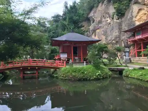 達谷西光寺の庭園