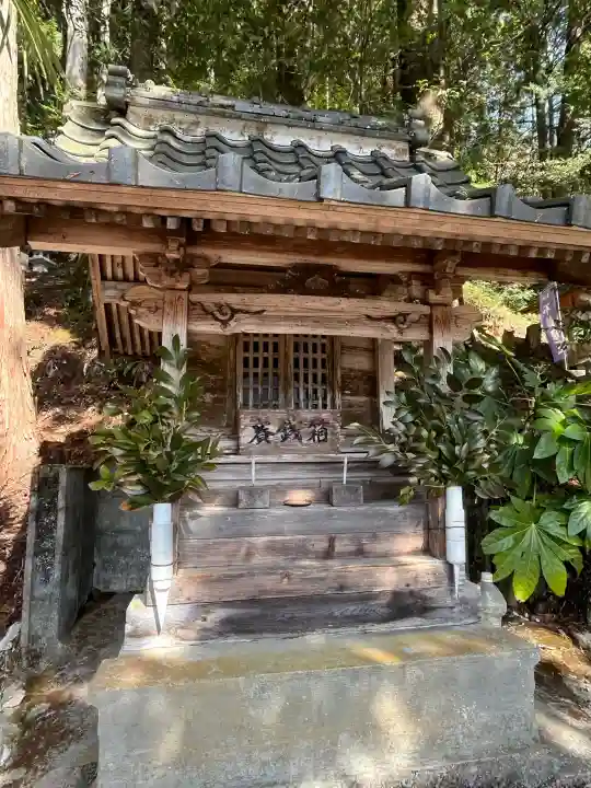 湯之山神社の{uncategorized: "未分類", other: "その他", undefined: "問題あり", building: "その他建物", grave: "お墓", sacred_gate: "鳥居", guardian: "狛犬", statue: "像", buddha: "仏像", history: "歴史", nature: "自然", garden: "庭園", animal: "動物", pagoda: "塔", temizu: "手水舎", mountain_gate: "山門・神門", sanctuary: "本殿・本堂", subordinate: "末社・摂社", art: "芸術", scenery: "景色", jizo: "地蔵", ema: "絵馬", goshuin: "御朱印", omikuji: "おみくじ", items: "授与品その他", amulet: "お守り", goshuincho: "御朱印帳", eats: "食事", festival: "お祭り", votive_dance: "神楽", shichigosan: "七五三参", wedding: "結婚式", experience: "体験その他", initially: "初詣", around: "周辺", anti_infection: "感染症対策"}