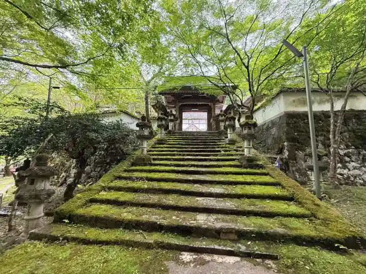 瑠璃寺の{uncategorized: "未分類", other: "その他", undefined: "問題あり", building: "その他建物", grave: "お墓", sacred_gate: "鳥居", guardian: "狛犬", statue: "像", buddha: "仏像", history: "歴史", nature: "自然", garden: "庭園", animal: "動物", pagoda: "塔", temizu: "手水舎", mountain_gate: "山門・神門", sanctuary: "本殿・本堂", subordinate: "末社・摂社", art: "芸術", scenery: "景色", jizo: "地蔵", ema: "絵馬", goshuin: "御朱印", omikuji: "おみくじ", items: "授与品その他", amulet: "お守り", goshuincho: "御朱印帳", eats: "食事", festival: "お祭り", votive_dance: "神楽", shichigosan: "七五三参", wedding: "結婚式", experience: "体験その他", initially: "初詣", around: "周辺", anti_infection: "感染症対策"}