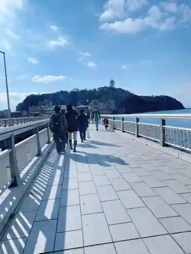 江島神社の{uncategorized: "未分類", other: "その他", undefined: "問題あり", building: "その他建物", grave: "お墓", sacred_gate: "鳥居", guardian: "狛犬", statue: "像", buddha: "仏像", history: "歴史", nature: "自然", garden: "庭園", animal: "動物", pagoda: "塔", temizu: "手水舎", mountain_gate: "山門・神門", sanctuary: "本殿・本堂", subordinate: "末社・摂社", art: "芸術", scenery: "景色", jizo: "地蔵", ema: "絵馬", goshuin: "御朱印", omikuji: "おみくじ", items: "授与品その他", amulet: "お守り", goshuincho: "御朱印帳", eats: "食事", festival: "お祭り", votive_dance: "神楽", shichigosan: "七五三参", wedding: "結婚式", experience: "体験その他", initially: "初詣", around: "周辺", anti_infection: "感染症対策"}
