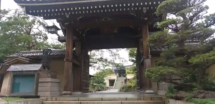 燈明寺の山門・神門