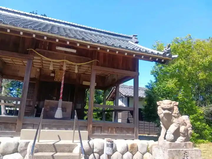 神明神社の{uncategorized: "未分類", other: "その他", undefined: "問題あり", building: "その他建物", grave: "お墓", sacred_gate: "鳥居", guardian: "狛犬", statue: "像", buddha: "仏像", history: "歴史", nature: "自然", garden: "庭園", animal: "動物", pagoda: "塔", temizu: "手水舎", mountain_gate: "山門・神門", sanctuary: "本殿・本堂", subordinate: "末社・摂社", art: "芸術", scenery: "景色", jizo: "地蔵", ema: "絵馬", goshuin: "御朱印", omikuji: "おみくじ", items: "授与品その他", amulet: "お守り", goshuincho: "御朱印帳", eats: "食事", festival: "お祭り", votive_dance: "神楽", shichigosan: "七五三参", wedding: "結婚式", experience: "体験その他", initially: "初詣", around: "周辺", anti_infection: "感染症対策"}