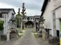 天神社(余坂天神社)の{uncategorized: "未分類", other: "その他", undefined: "問題あり", building: "その他建物", grave: "お墓", sacred_gate: "鳥居", guardian: "狛犬", statue: "像", buddha: "仏像", history: "歴史", nature: "自然", garden: "庭園", animal: "動物", pagoda: "塔", temizu: "手水舎", mountain_gate: "山門・神門", sanctuary: "本殿・本堂", subordinate: "末社・摂社", art: "芸術", scenery: "景色", jizo: "地蔵", ema: "絵馬", goshuin: "御朱印", omikuji: "おみくじ", items: "授与品その他", amulet: "お守り", goshuincho: "御朱印帳", eats: "食事", festival: "お祭り", votive_dance: "神楽", shichigosan: "七五三参", wedding: "結婚式", experience: "体験その他", initially: "初詣", around: "周辺", anti_infection: "感染症対策"}