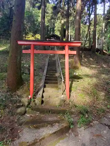 矢背負稲荷神社の鳥居