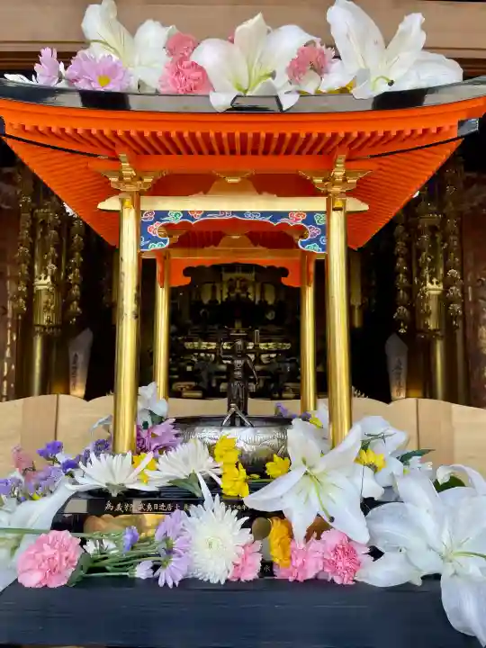 本立寺の{uncategorized: "未分類", other: "その他", undefined: "問題あり", building: "その他建物", grave: "お墓", sacred_gate: "鳥居", guardian: "狛犬", statue: "像", buddha: "仏像", history: "歴史", nature: "自然", garden: "庭園", animal: "動物", pagoda: "塔", temizu: "手水舎", mountain_gate: "山門・神門", sanctuary: "本殿・本堂", subordinate: "末社・摂社", art: "芸術", scenery: "景色", jizo: "地蔵", ema: "絵馬", goshuin: "御朱印", omikuji: "おみくじ", items: "授与品その他", amulet: "お守り", goshuincho: "御朱印帳", eats: "食事", festival: "お祭り", votive_dance: "神楽", shichigosan: "七五三参", wedding: "結婚式", experience: "体験その他", initially: "初詣", around: "周辺", anti_infection: "感染症対策"}