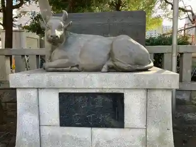 牛嶋神社の像
