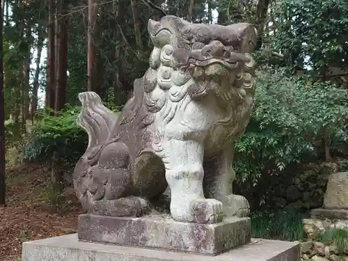 鎌形八幡神社の狛犬