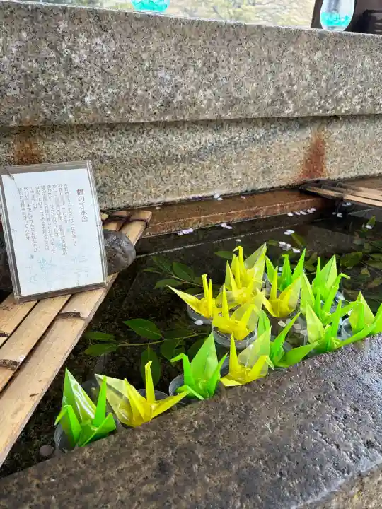 吉野神宮の{uncategorized: "未分類", other: "その他", undefined: "問題あり", building: "その他建物", grave: "お墓", sacred_gate: "鳥居", guardian: "狛犬", statue: "像", buddha: "仏像", history: "歴史", nature: "自然", garden: "庭園", animal: "動物", pagoda: "塔", temizu: "手水舎", mountain_gate: "山門・神門", sanctuary: "本殿・本堂", subordinate: "末社・摂社", art: "芸術", scenery: "景色", jizo: "地蔵", ema: "絵馬", goshuin: "御朱印", omikuji: "おみくじ", items: "授与品その他", amulet: "お守り", goshuincho: "御朱印帳", eats: "食事", festival: "お祭り", votive_dance: "神楽", shichigosan: "七五三参", wedding: "結婚式", experience: "体験その他", initially: "初詣", around: "周辺", anti_infection: "感染症対策"}