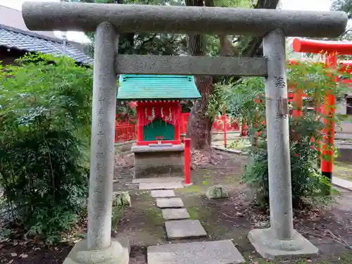 三囲神社の末社