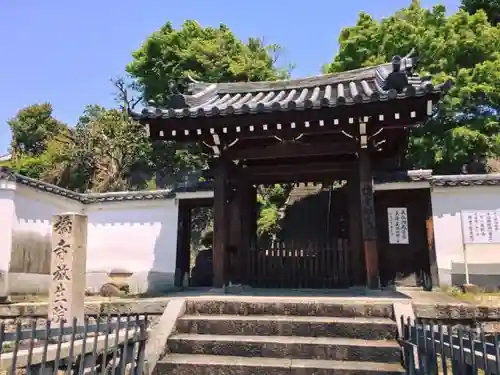 放生院常光寺の山門