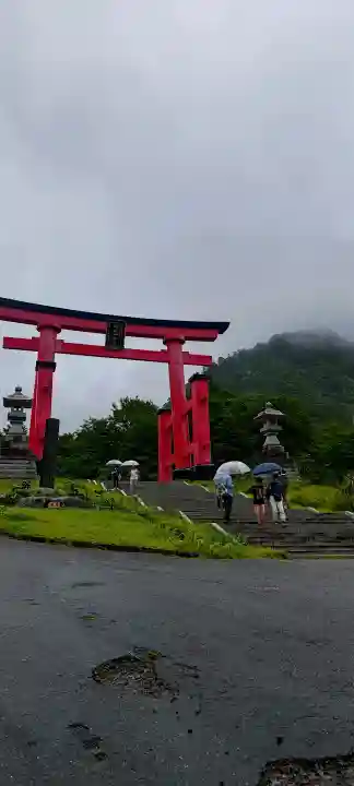 湯殿山神社(出羽三山神社)の{uncategorized: "未分類", other: "その他", undefined: "問題あり", building: "その他建物", grave: "お墓", sacred_gate: "鳥居", guardian: "狛犬", statue: "像", buddha: "仏像", history: "歴史", nature: "自然", garden: "庭園", animal: "動物", pagoda: "塔", temizu: "手水舎", mountain_gate: "山門・神門", sanctuary: "本殿・本堂", subordinate: "末社・摂社", art: "芸術", scenery: "景色", jizo: "地蔵", ema: "絵馬", goshuin: "御朱印", omikuji: "おみくじ", items: "授与品その他", amulet: "お守り", goshuincho: "御朱印帳", eats: "食事", festival: "お祭り", votive_dance: "神楽", shichigosan: "七五三参", wedding: "結婚式", experience: "体験その他", initially: "初詣", around: "周辺", anti_infection: "感染症対策"}