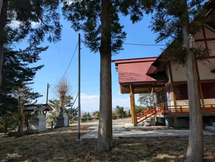 神山稲荷神社の{uncategorized: "未分類", other: "その他", undefined: "問題あり", building: "その他建物", grave: "お墓", sacred_gate: "鳥居", guardian: "狛犬", statue: "像", buddha: "仏像", history: "歴史", nature: "自然", garden: "庭園", animal: "動物", pagoda: "塔", temizu: "手水舎", mountain_gate: "山門・神門", sanctuary: "本殿・本堂", subordinate: "末社・摂社", art: "芸術", scenery: "景色", jizo: "地蔵", ema: "絵馬", goshuin: "御朱印", omikuji: "おみくじ", items: "授与品その他", amulet: "お守り", goshuincho: "御朱印帳", eats: "食事", festival: "お祭り", votive_dance: "神楽", shichigosan: "七五三参", wedding: "結婚式", experience: "体験その他", initially: "初詣", around: "周辺", anti_infection: "感染症対策"}
