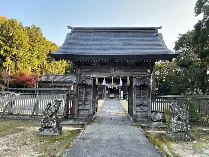 大神山神社本宮の山門・神門