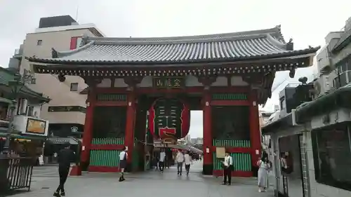 浅草寺の山門