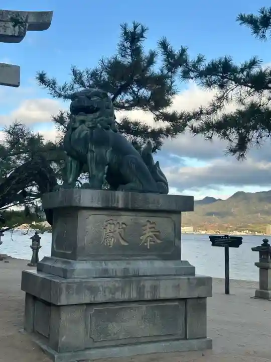 厳島神社の{uncategorized: "未分類", other: "その他", undefined: "問題あり", building: "その他建物", grave: "お墓", sacred_gate: "鳥居", guardian: "狛犬", statue: "像", buddha: "仏像", history: "歴史", nature: "自然", garden: "庭園", animal: "動物", pagoda: "塔", temizu: "手水舎", mountain_gate: "山門・神門", sanctuary: "本殿・本堂", subordinate: "末社・摂社", art: "芸術", scenery: "景色", jizo: "地蔵", ema: "絵馬", goshuin: "御朱印", omikuji: "おみくじ", items: "授与品その他", amulet: "お守り", goshuincho: "御朱印帳", eats: "食事", festival: "お祭り", votive_dance: "神楽", shichigosan: "七五三参", wedding: "結婚式", experience: "体験その他", initially: "初詣", around: "周辺", anti_infection: "感染症対策"}