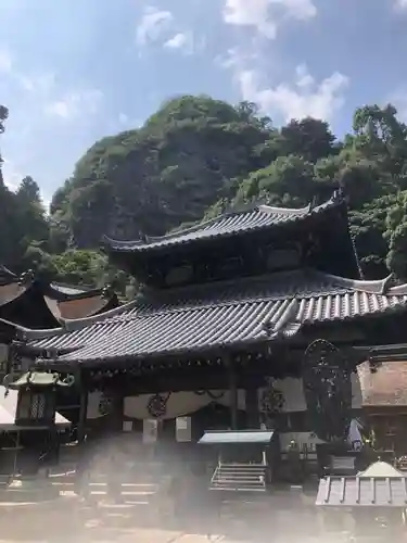 宝山寺の本殿・本堂
