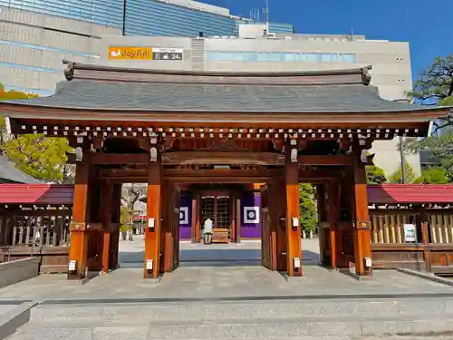 警固神社の山門