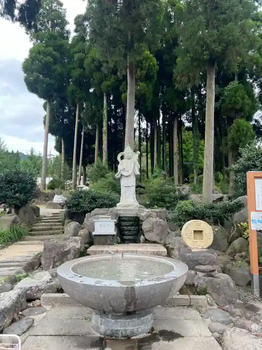阿蘇白水龍神權現~白蛇神社~(熊本県)