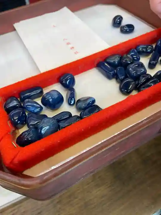 八坂神社(祇園さん)の{uncategorized: "未分類", other: "その他", undefined: "問題あり", building: "その他建物", grave: "お墓", sacred_gate: "鳥居", guardian: "狛犬", statue: "像", buddha: "仏像", history: "歴史", nature: "自然", garden: "庭園", animal: "動物", pagoda: "塔", temizu: "手水舎", mountain_gate: "山門・神門", sanctuary: "本殿・本堂", subordinate: "末社・摂社", art: "芸術", scenery: "景色", jizo: "地蔵", ema: "絵馬", goshuin: "御朱印", omikuji: "おみくじ", items: "授与品その他", amulet: "お守り", goshuincho: "御朱印帳", eats: "食事", festival: "お祭り", votive_dance: "神楽", shichigosan: "七五三参", wedding: "結婚式", experience: "体験その他", initially: "初詣", around: "周辺", anti_infection: "感染症対策"}