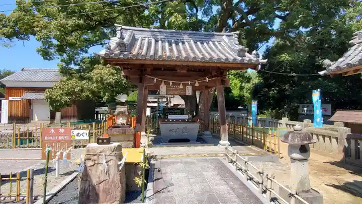 冠纓神社の手水舎