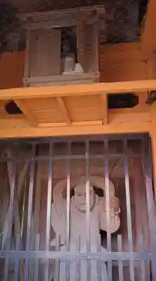 榎原神社の像