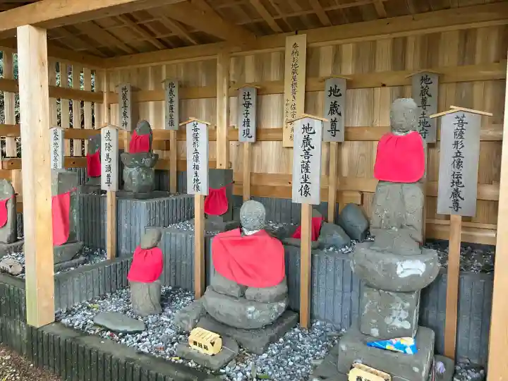 宇津貫熊野神社の{uncategorized: "未分類", other: "その他", undefined: "問題あり", building: "その他建物", grave: "お墓", sacred_gate: "鳥居", guardian: "狛犬", statue: "像", buddha: "仏像", history: "歴史", nature: "自然", garden: "庭園", animal: "動物", pagoda: "塔", temizu: "手水舎", mountain_gate: "山門・神門", sanctuary: "本殿・本堂", subordinate: "末社・摂社", art: "芸術", scenery: "景色", jizo: "地蔵", ema: "絵馬", goshuin: "御朱印", omikuji: "おみくじ", items: "授与品その他", amulet: "お守り", goshuincho: "御朱印帳", eats: "食事", festival: "お祭り", votive_dance: "神楽", shichigosan: "七五三参", wedding: "結婚式", experience: "体験その他", initially: "初詣", around: "周辺", anti_infection: "感染症対策"}