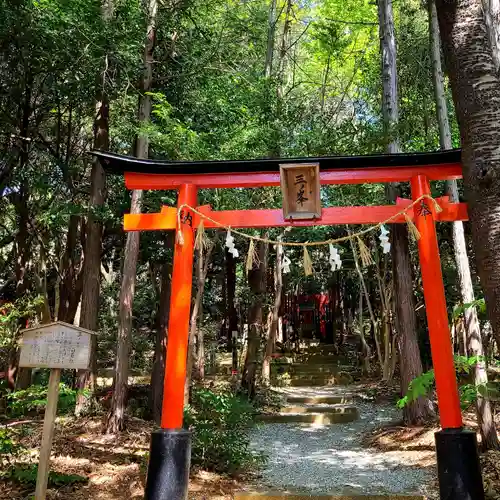 二川伏見稲荷の鳥居