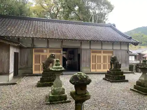 産田神社の{uncategorized: "未分類", other: "その他", undefined: "問題あり", building: "その他建物", grave: "お墓", sacred_gate: "鳥居", guardian: "狛犬", statue: "像", buddha: "仏像", history: "歴史", nature: "自然", garden: "庭園", animal: "動物", pagoda: "塔", temizu: "手水舎", mountain_gate: "山門・神門", sanctuary: "本殿・本堂", subordinate: "末社・摂社", art: "芸術", scenery: "景色", jizo: "地蔵", ema: "絵馬", goshuin: "御朱印", omikuji: "おみくじ", items: "授与品その他", amulet: "お守り", goshuincho: "御朱印帳", eats: "食事", festival: "お祭り", votive_dance: "神楽", shichigosan: "七五三参", wedding: "結婚式", experience: "体験その他", initially: "初詣", around: "周辺", anti_infection: "感染症対策"}