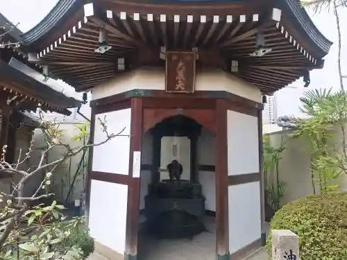 善導寺の{uncategorized: "未分類", other: "その他", undefined: "問題あり", building: "その他建物", grave: "お墓", sacred_gate: "鳥居", guardian: "狛犬", statue: "像", buddha: "仏像", history: "歴史", nature: "自然", garden: "庭園", animal: "動物", pagoda: "塔", temizu: "手水舎", mountain_gate: "山門・神門", sanctuary: "本殿・本堂", subordinate: "末社・摂社", art: "芸術", scenery: "景色", jizo: "地蔵", ema: "絵馬", goshuin: "御朱印", omikuji: "おみくじ", items: "授与品その他", amulet: "お守り", goshuincho: "御朱印帳", eats: "食事", festival: "お祭り", votive_dance: "神楽", shichigosan: "七五三参", wedding: "結婚式", experience: "体験その他", initially: "初詣", around: "周辺", anti_infection: "感染症対策"}