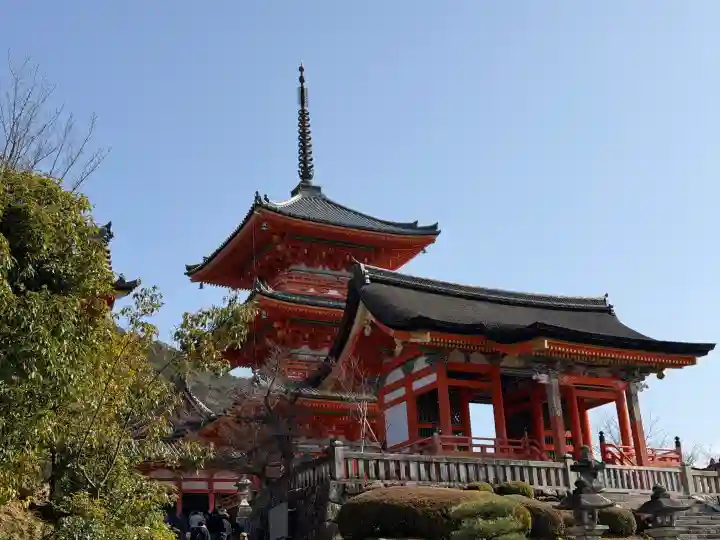 清水寺の{uncategorized: "未分類", other: "その他", undefined: "問題あり", building: "その他建物", grave: "お墓", sacred_gate: "鳥居", guardian: "狛犬", statue: "像", buddha: "仏像", history: "歴史", nature: "自然", garden: "庭園", animal: "動物", pagoda: "塔", temizu: "手水舎", mountain_gate: "山門・神門", sanctuary: "本殿・本堂", subordinate: "末社・摂社", art: "芸術", scenery: "景色", jizo: "地蔵", ema: "絵馬", goshuin: "御朱印", omikuji: "おみくじ", items: "授与品その他", amulet: "お守り", goshuincho: "御朱印帳", eats: "食事", festival: "お祭り", votive_dance: "神楽", shichigosan: "七五三参", wedding: "結婚式", experience: "体験その他", initially: "初詣", around: "周辺", anti_infection: "感染症対策"}