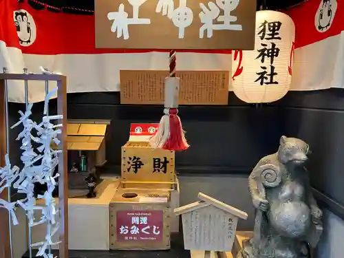 本陣狸大明神社の本殿