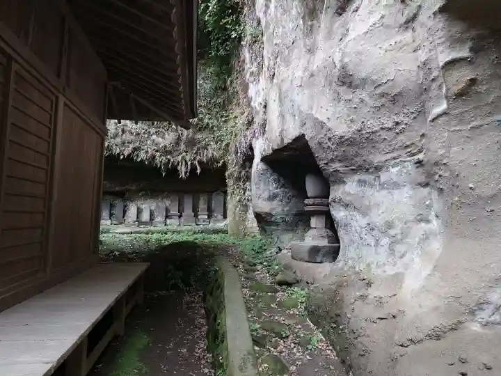 浄光明寺の{uncategorized: "未分類", other: "その他", undefined: "問題あり", building: "その他建物", grave: "お墓", sacred_gate: "鳥居", guardian: "狛犬", statue: "像", buddha: "仏像", history: "歴史", nature: "自然", garden: "庭園", animal: "動物", pagoda: "塔", temizu: "手水舎", mountain_gate: "山門・神門", sanctuary: "本殿・本堂", subordinate: "末社・摂社", art: "芸術", scenery: "景色", jizo: "地蔵", ema: "絵馬", goshuin: "御朱印", omikuji: "おみくじ", items: "授与品その他", amulet: "お守り", goshuincho: "御朱印帳", eats: "食事", festival: "お祭り", votive_dance: "神楽", shichigosan: "七五三参", wedding: "結婚式", experience: "体験その他", initially: "初詣", around: "周辺", anti_infection: "感染症対策"}