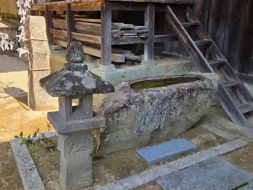 由加神社（和気由加神社）の手水舎