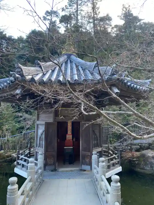 大聖院の{uncategorized: "未分類", other: "その他", undefined: "問題あり", building: "その他建物", grave: "お墓", sacred_gate: "鳥居", guardian: "狛犬", statue: "像", buddha: "仏像", history: "歴史", nature: "自然", garden: "庭園", animal: "動物", pagoda: "塔", temizu: "手水舎", mountain_gate: "山門・神門", sanctuary: "本殿・本堂", subordinate: "末社・摂社", art: "芸術", scenery: "景色", jizo: "地蔵", ema: "絵馬", goshuin: "御朱印", omikuji: "おみくじ", items: "授与品その他", amulet: "お守り", goshuincho: "御朱印帳", eats: "食事", festival: "お祭り", votive_dance: "神楽", shichigosan: "七五三参", wedding: "結婚式", experience: "体験その他", initially: "初詣", around: "周辺", anti_infection: "感染症対策"}