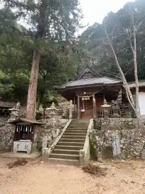 艮神社の{uncategorized: "未分類", other: "その他", undefined: "問題あり", building: "その他建物", grave: "お墓", sacred_gate: "鳥居", guardian: "狛犬", statue: "像", buddha: "仏像", history: "歴史", nature: "自然", garden: "庭園", animal: "動物", pagoda: "塔", temizu: "手水舎", mountain_gate: "山門・神門", sanctuary: "本殿・本堂", subordinate: "末社・摂社", art: "芸術", scenery: "景色", jizo: "地蔵", ema: "絵馬", goshuin: "御朱印", omikuji: "おみくじ", items: "授与品その他", amulet: "お守り", goshuincho: "御朱印帳", eats: "食事", festival: "お祭り", votive_dance: "神楽", shichigosan: "七五三参", wedding: "結婚式", experience: "体験その他", initially: "初詣", around: "周辺", anti_infection: "感染症対策"}