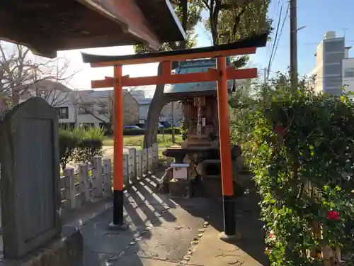 鵺大明神の鳥居