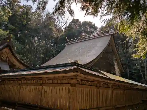 若狭彦神社（上社）の{uncategorized: "未分類", other: "その他", undefined: "問題あり", building: "その他建物", grave: "お墓", sacred_gate: "鳥居", guardian: "狛犬", statue: "像", buddha: "仏像", history: "歴史", nature: "自然", garden: "庭園", animal: "動物", pagoda: "塔", temizu: "手水舎", mountain_gate: "山門・神門", sanctuary: "本殿・本堂", subordinate: "末社・摂社", art: "芸術", scenery: "景色", jizo: "地蔵", ema: "絵馬", goshuin: "御朱印", omikuji: "おみくじ", items: "授与品その他", amulet: "お守り", goshuincho: "御朱印帳", eats: "食事", festival: "お祭り", votive_dance: "神楽", shichigosan: "七五三参", wedding: "結婚式", experience: "体験その他", initially: "初詣", around: "周辺", anti_infection: "感染症対策"}