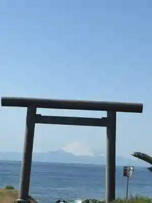 洲崎神社の{uncategorized: "未分類", other: "その他", undefined: "問題あり", building: "その他建物", grave: "お墓", sacred_gate: "鳥居", guardian: "狛犬", statue: "像", buddha: "仏像", history: "歴史", nature: "自然", garden: "庭園", animal: "動物", pagoda: "塔", temizu: "手水舎", mountain_gate: "山門・神門", sanctuary: "本殿・本堂", subordinate: "末社・摂社", art: "芸術", scenery: "景色", jizo: "地蔵", ema: "絵馬", goshuin: "御朱印", omikuji: "おみくじ", items: "授与品その他", amulet: "お守り", goshuincho: "御朱印帳", eats: "食事", festival: "お祭り", votive_dance: "神楽", shichigosan: "七五三参", wedding: "結婚式", experience: "体験その他", initially: "初詣", around: "周辺", anti_infection: "感染症対策"}