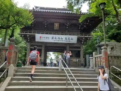 高尾山薬王院の山門・神門