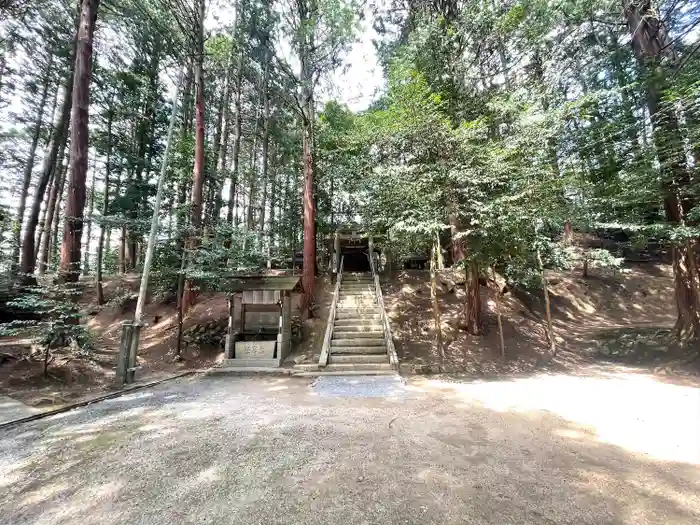 高岸神社の建物その他