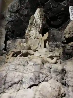 洞窟観音・徳明園・山徳記念館の仏像