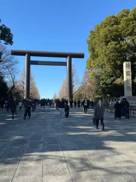 靖國神社の{uncategorized: "未分類", other: "その他", undefined: "問題あり", building: "その他建物", grave: "お墓", sacred_gate: "鳥居", guardian: "狛犬", statue: "像", buddha: "仏像", history: "歴史", nature: "自然", garden: "庭園", animal: "動物", pagoda: "塔", temizu: "手水舎", mountain_gate: "山門・神門", sanctuary: "本殿・本堂", subordinate: "末社・摂社", art: "芸術", scenery: "景色", jizo: "地蔵", ema: "絵馬", goshuin: "御朱印", omikuji: "おみくじ", items: "授与品その他", amulet: "お守り", goshuincho: "御朱印帳", eats: "食事", festival: "お祭り", votive_dance: "神楽", shichigosan: "七五三参", wedding: "結婚式", experience: "体験その他", initially: "初詣", around: "周辺", anti_infection: "感染症対策"}