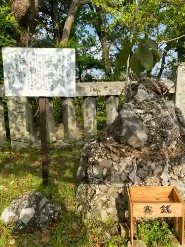 玉井宮東照宮の{uncategorized: "未分類", other: "その他", undefined: "問題あり", building: "その他建物", grave: "お墓", sacred_gate: "鳥居", guardian: "狛犬", statue: "像", buddha: "仏像", history: "歴史", nature: "自然", garden: "庭園", animal: "動物", pagoda: "塔", temizu: "手水舎", mountain_gate: "山門・神門", sanctuary: "本殿・本堂", subordinate: "末社・摂社", art: "芸術", scenery: "景色", jizo: "地蔵", ema: "絵馬", goshuin: "御朱印", omikuji: "おみくじ", items: "授与品その他", amulet: "お守り", goshuincho: "御朱印帳", eats: "食事", festival: "お祭り", votive_dance: "神楽", shichigosan: "七五三参", wedding: "結婚式", experience: "体験その他", initially: "初詣", around: "周辺", anti_infection: "感染症対策"}