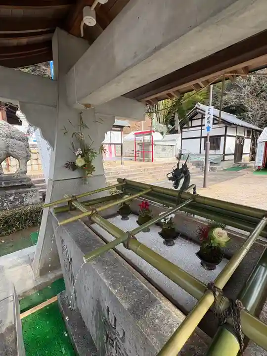 草津八幡宮の手水舎