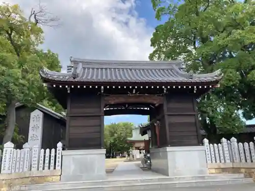 泊神社の山門